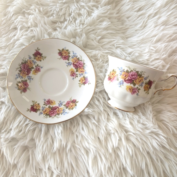 Teacup & Saucer Set - 1 Set - Picture 1 of 8